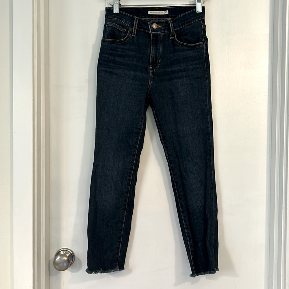 Size 25 Levi’s high rise straight leg dark blue jeans